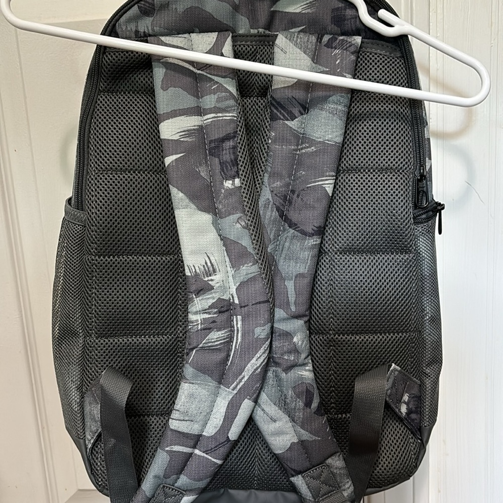 Nike Brasilia Medium 24L Training Backpack Green Camouflage DR6110-068 NWT - Picture 5 of 6